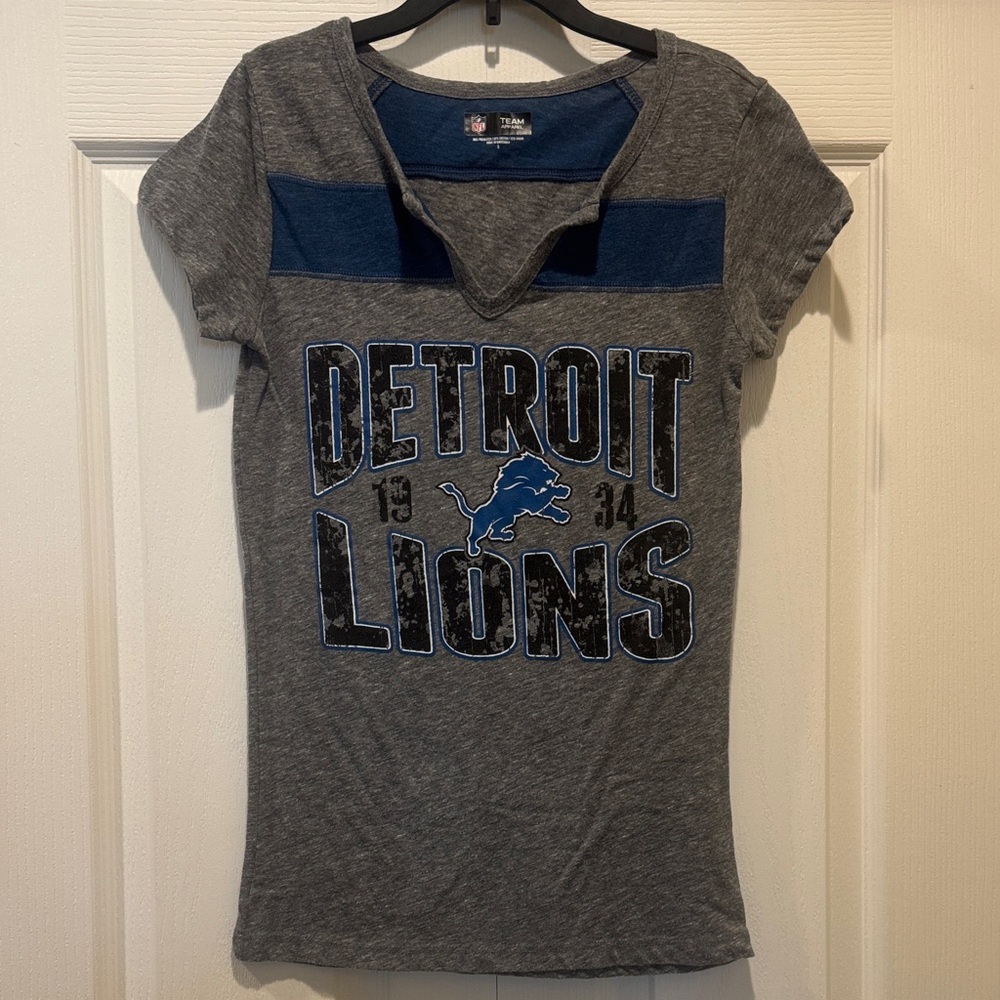 Team Apparel Detroit Lions Gray and Blue Short Sleeve Tee- Small